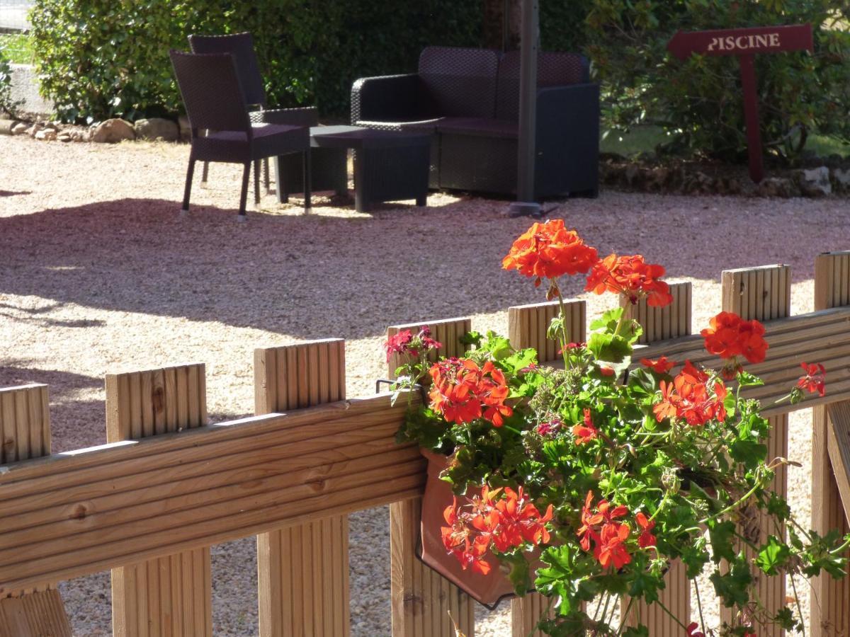 Le Chalet De La Foret Hotel 3 Etoiles Et Restaurant Vierzon Kültér fotó