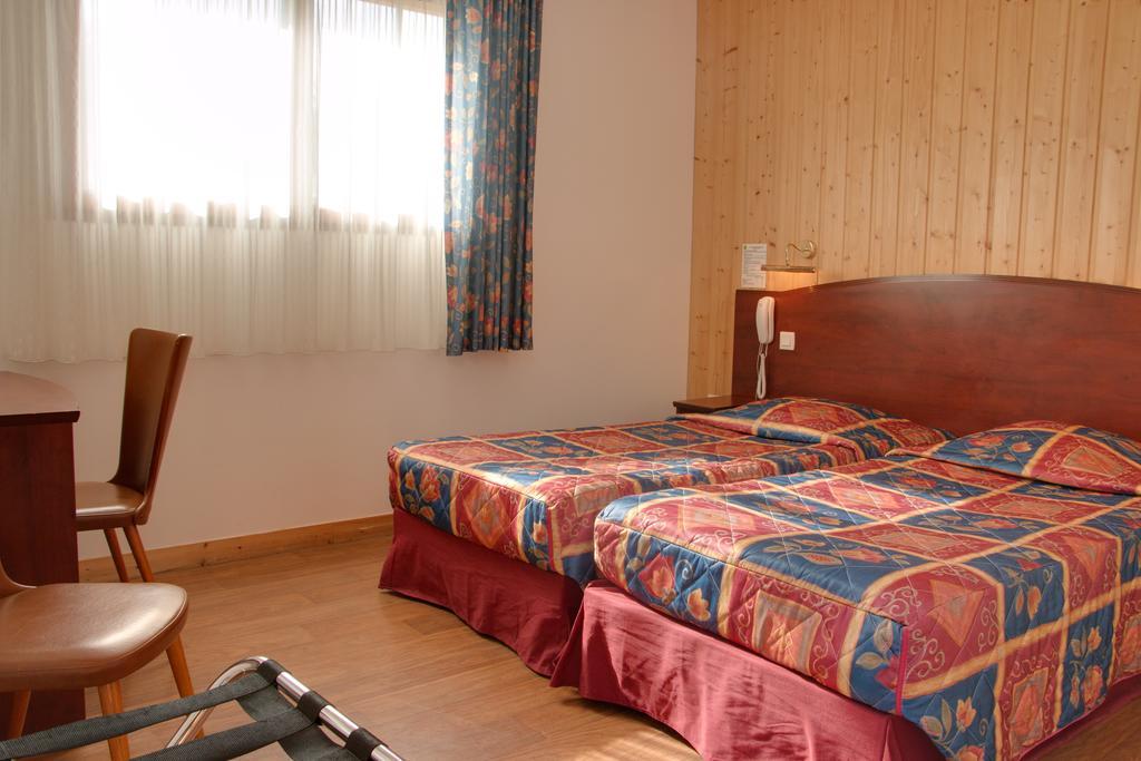 Le Chalet De La Foret Hotel 3 Etoiles Et Restaurant Vierzon Szoba fotó