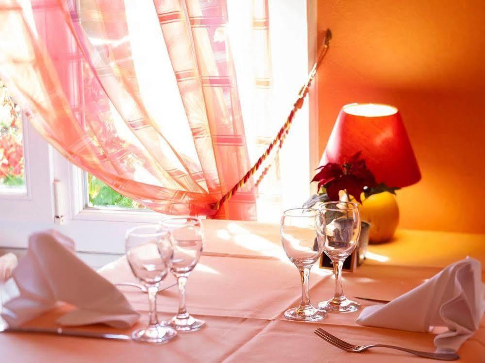 Le Chalet De La Foret Hotel 3 Etoiles Et Restaurant Vierzon Kültér fotó
