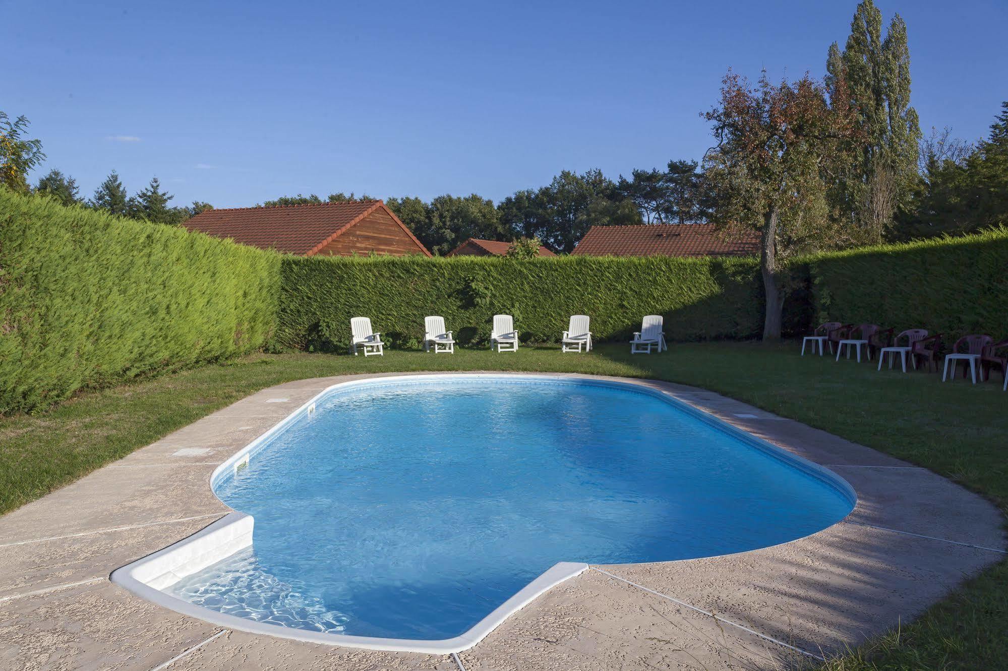 Le Chalet De La Foret Hotel 3 Etoiles Et Restaurant Vierzon Kültér fotó