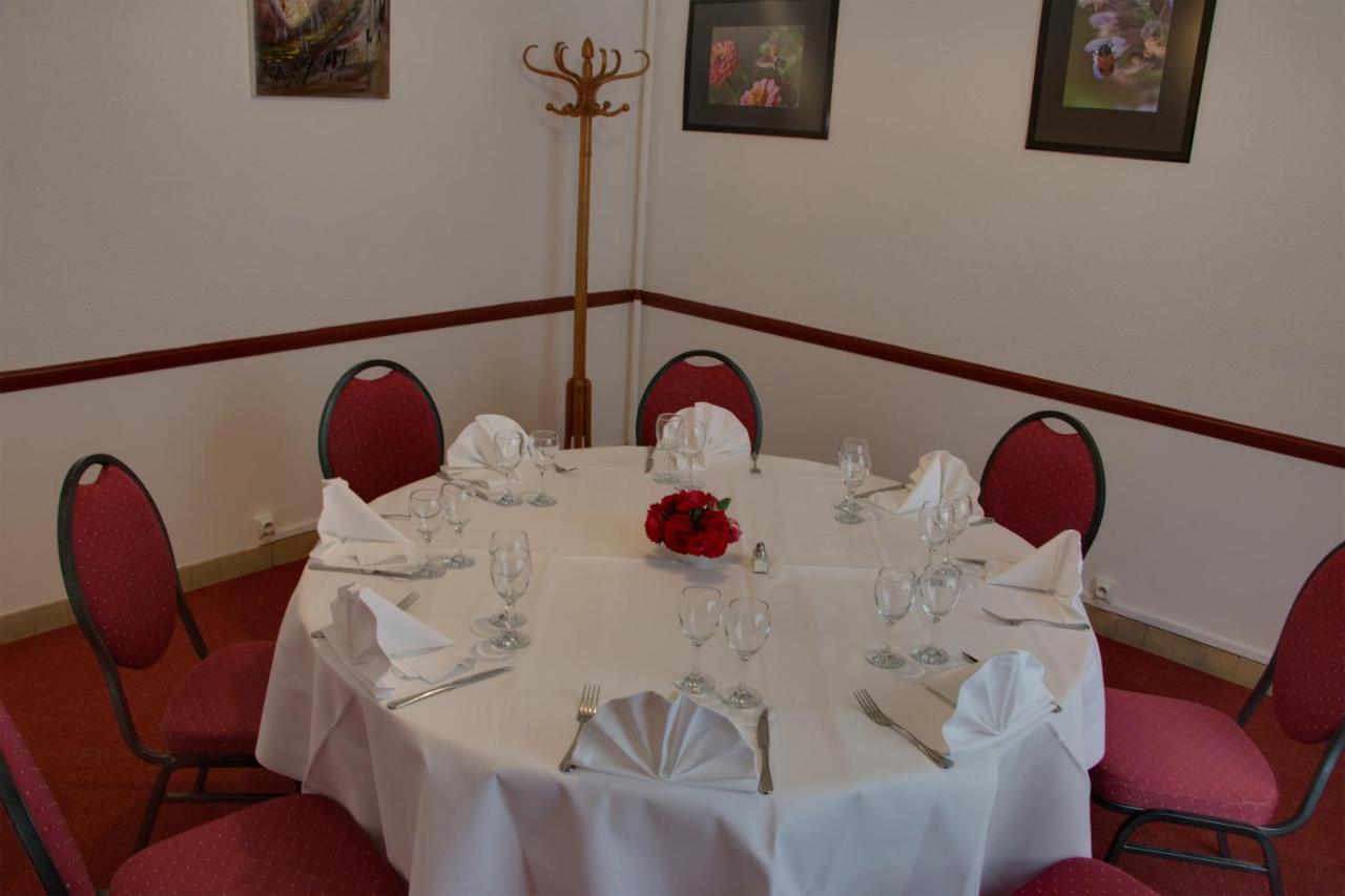 Le Chalet De La Foret Hotel 3 Etoiles Et Restaurant Vierzon Kültér fotó